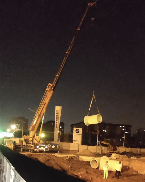 临武县“弯臂矫正”—— 吊车的 “形变补偿” 技术